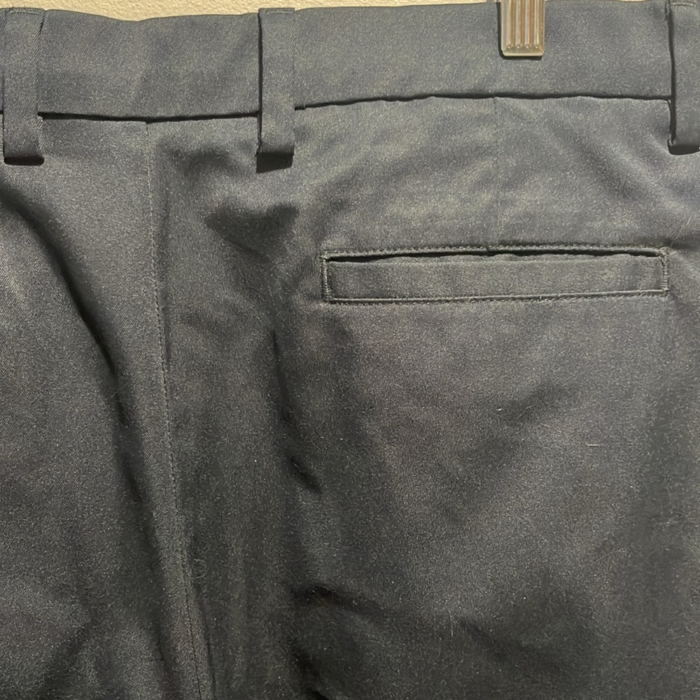 Amazon Essentials Men's Classic-Fit Stretch Golf Pants - Picture 6 of 8